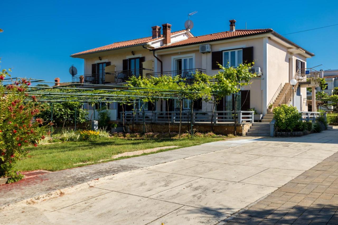 Apartments And Rooms Kod Keti Малинска Экстерьер фото
