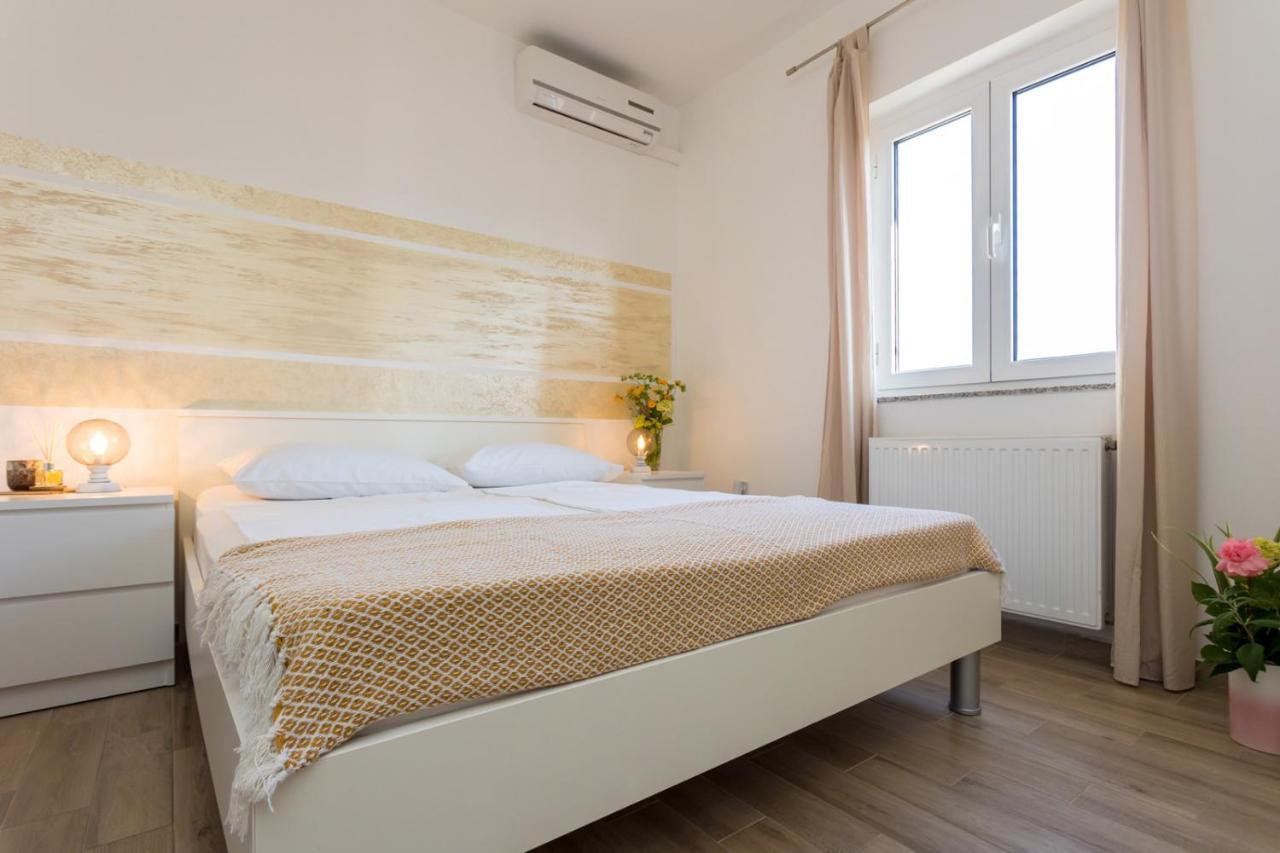 Apartments And Rooms Kod Keti Малинска Экстерьер фото