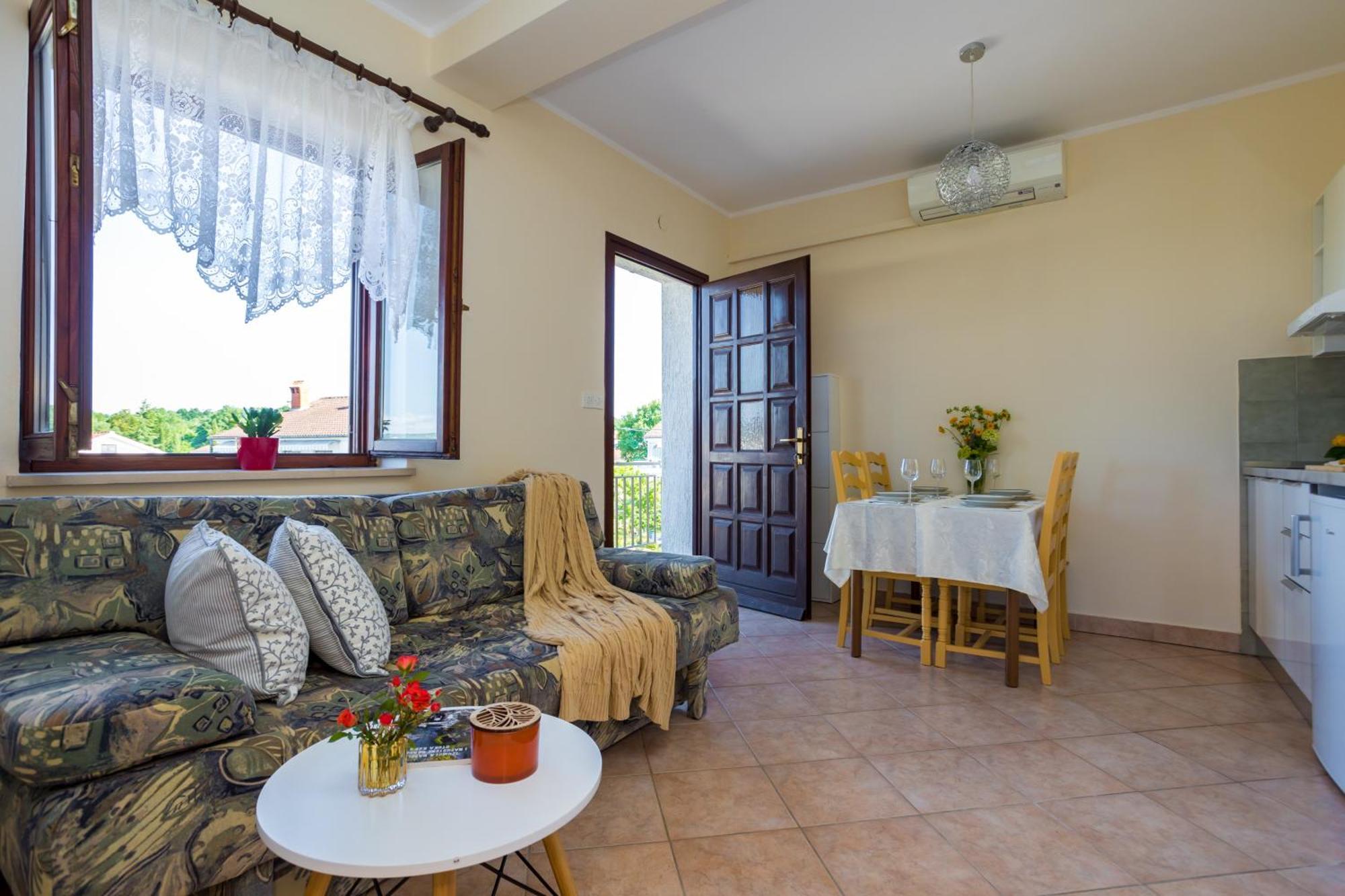 Apartments And Rooms Kod Keti Малинска Экстерьер фото