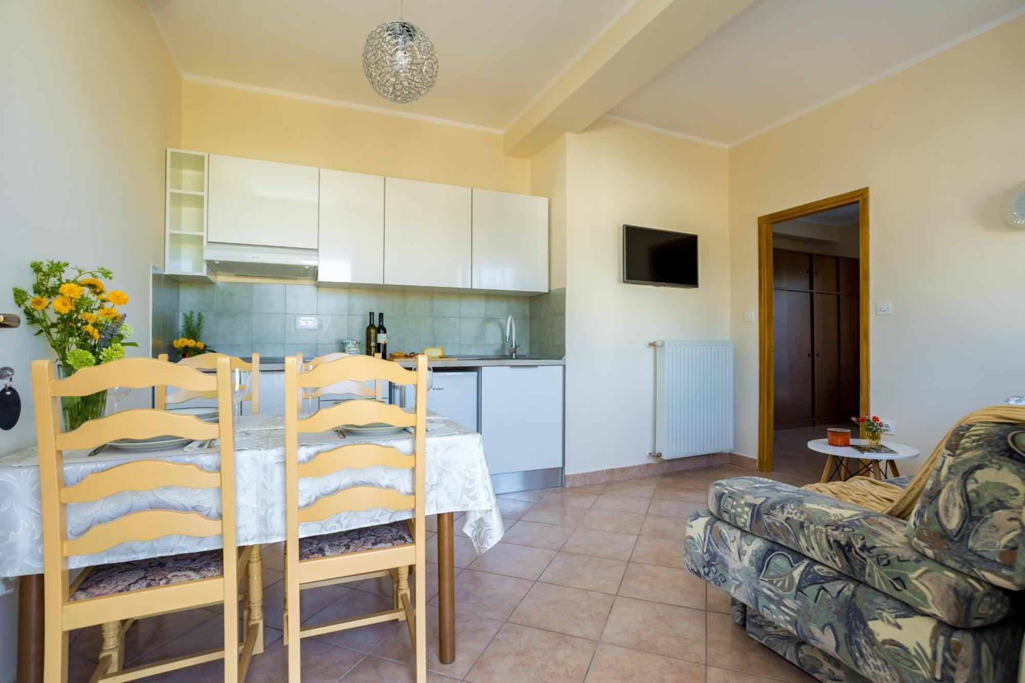 Apartments And Rooms Kod Keti Малинска Экстерьер фото