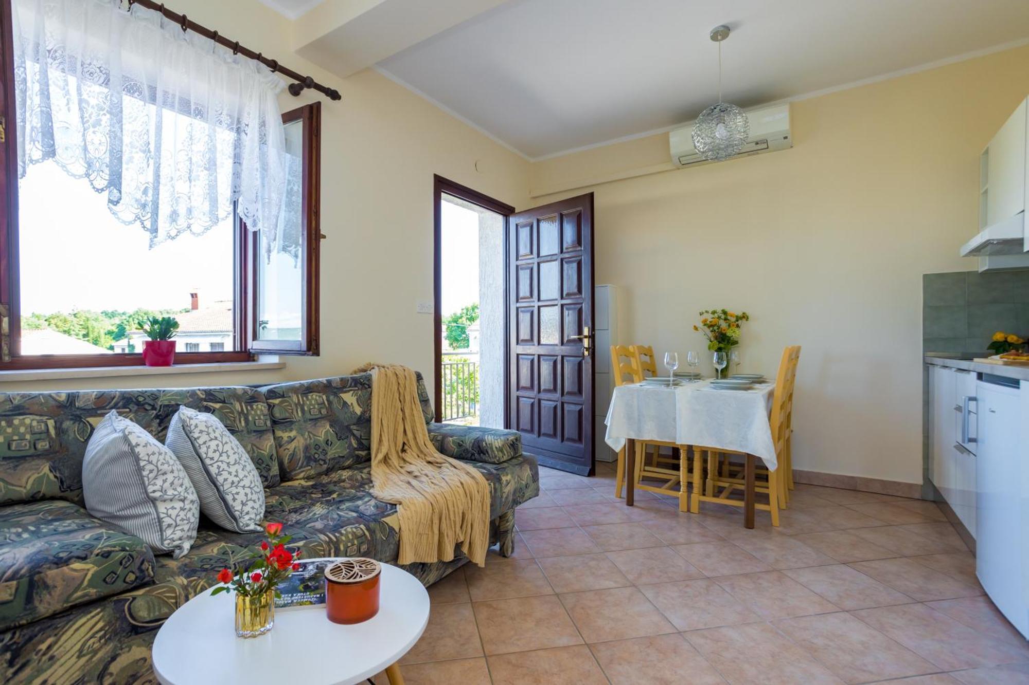 Apartments And Rooms Kod Keti Малинска Экстерьер фото