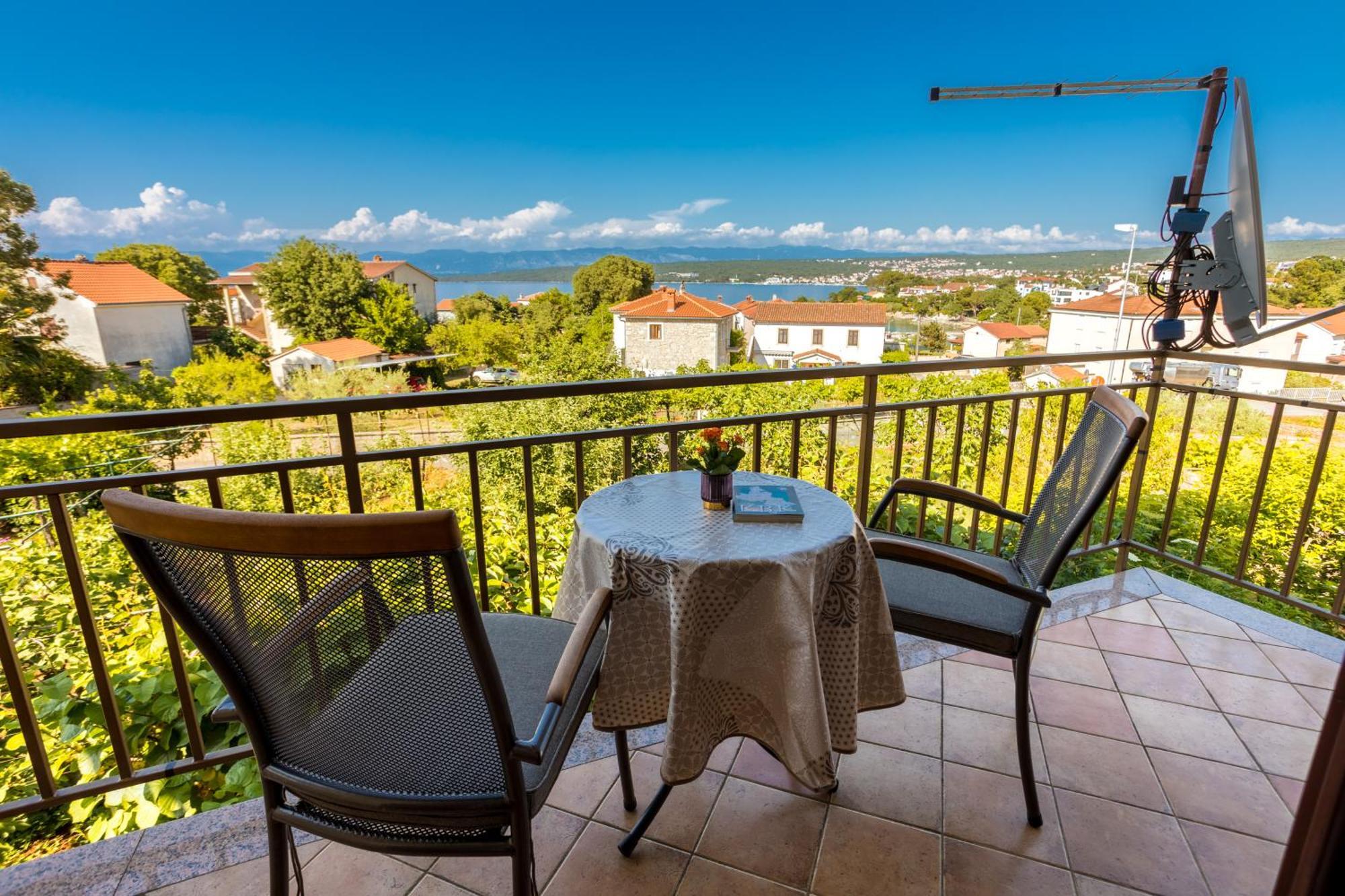 Apartments And Rooms Kod Keti Малинска Экстерьер фото