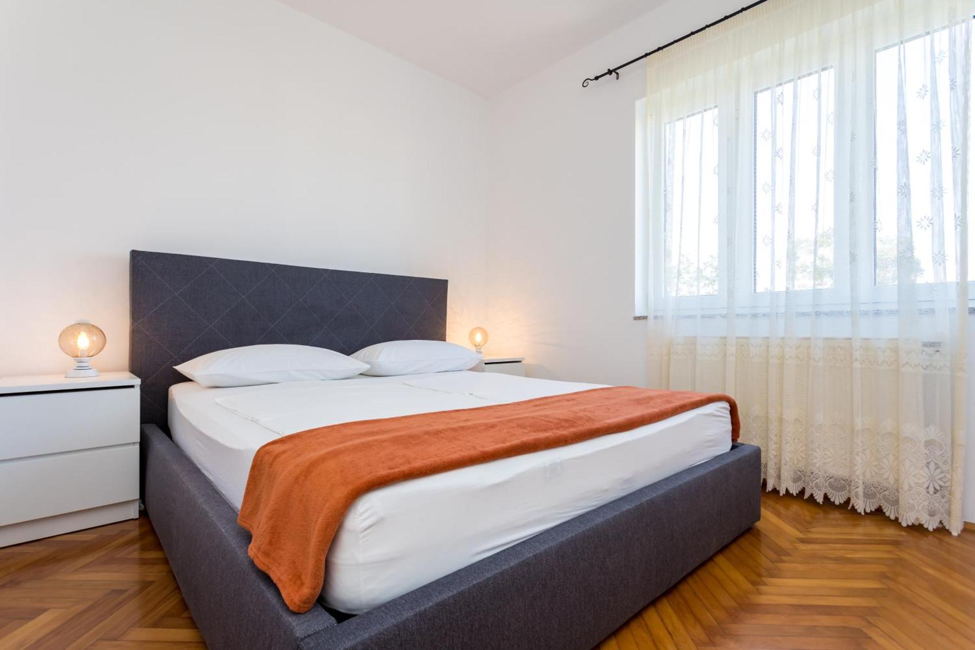Apartments And Rooms Kod Keti Малинска Экстерьер фото