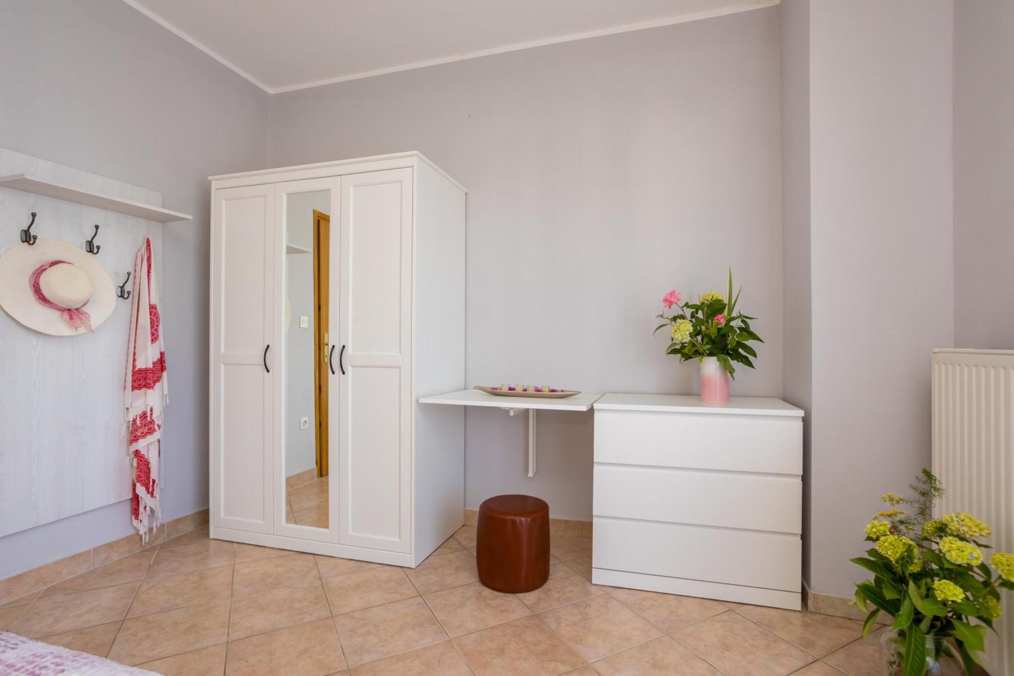 Apartments And Rooms Kod Keti Малинска Экстерьер фото